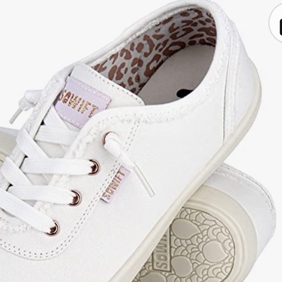 NEW IN BOX WHITE CANVAS SNEAKERS SIZE 7. - Picture 7 of 8